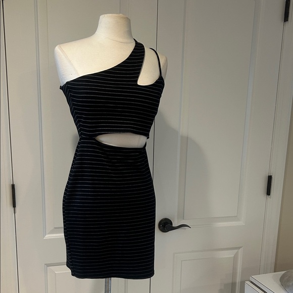 Black Striped One-Shoulder Dress - Picture 4 of 10